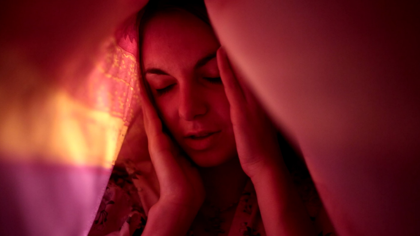 sous les draps teaser for a documentary movie directed by lorenna martin