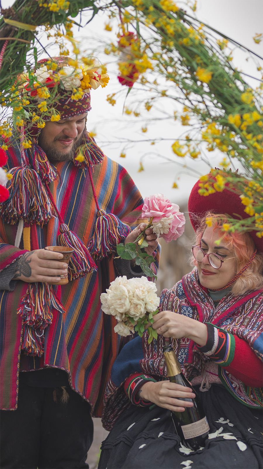 andean wedding mayara & andre champagne chincheros cusco photo by lorenna martin