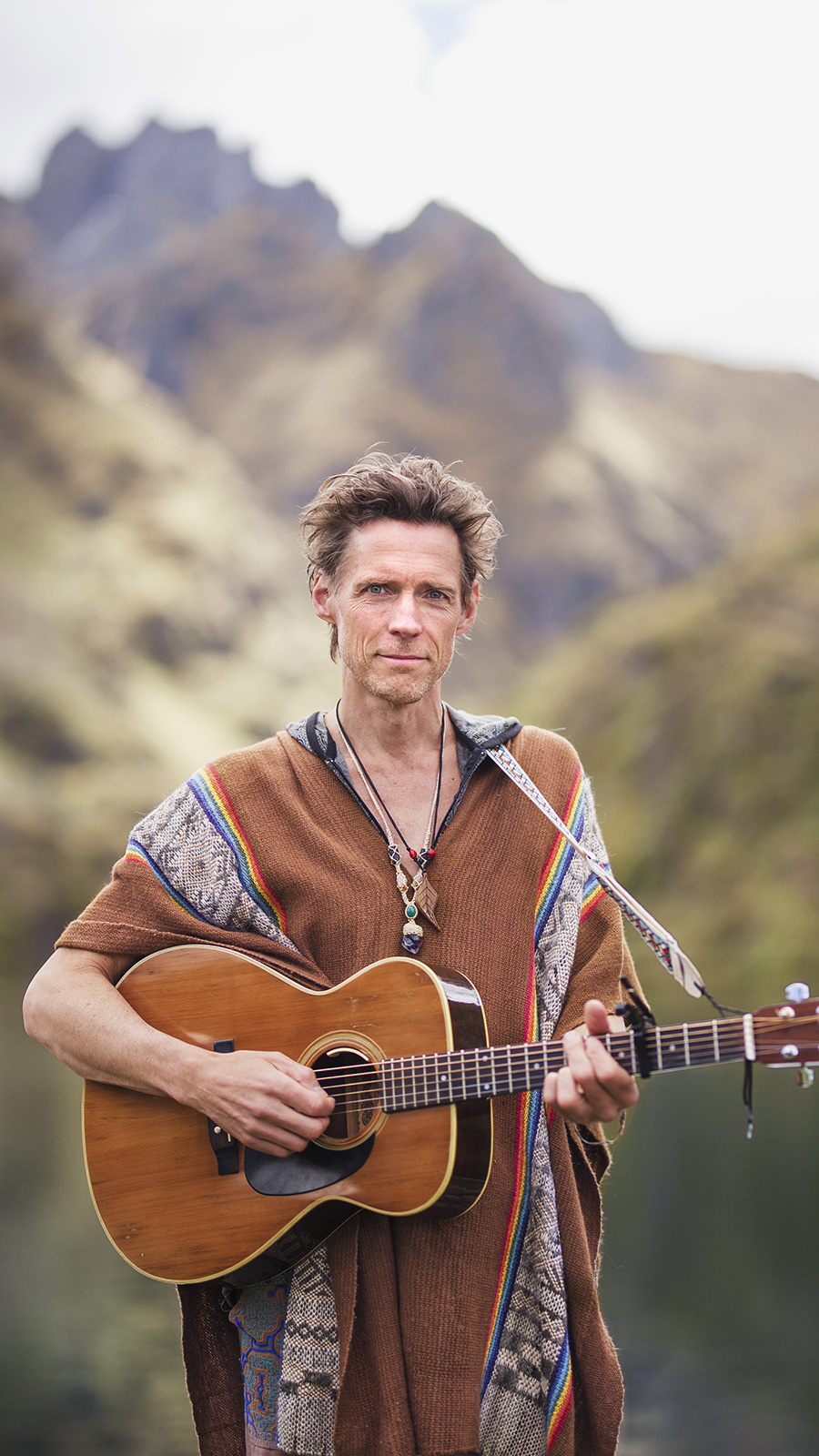 jont artist outdoor portrait photo shoot in kinsacocha lake pisac sacred valley peru photo by lorenna martin