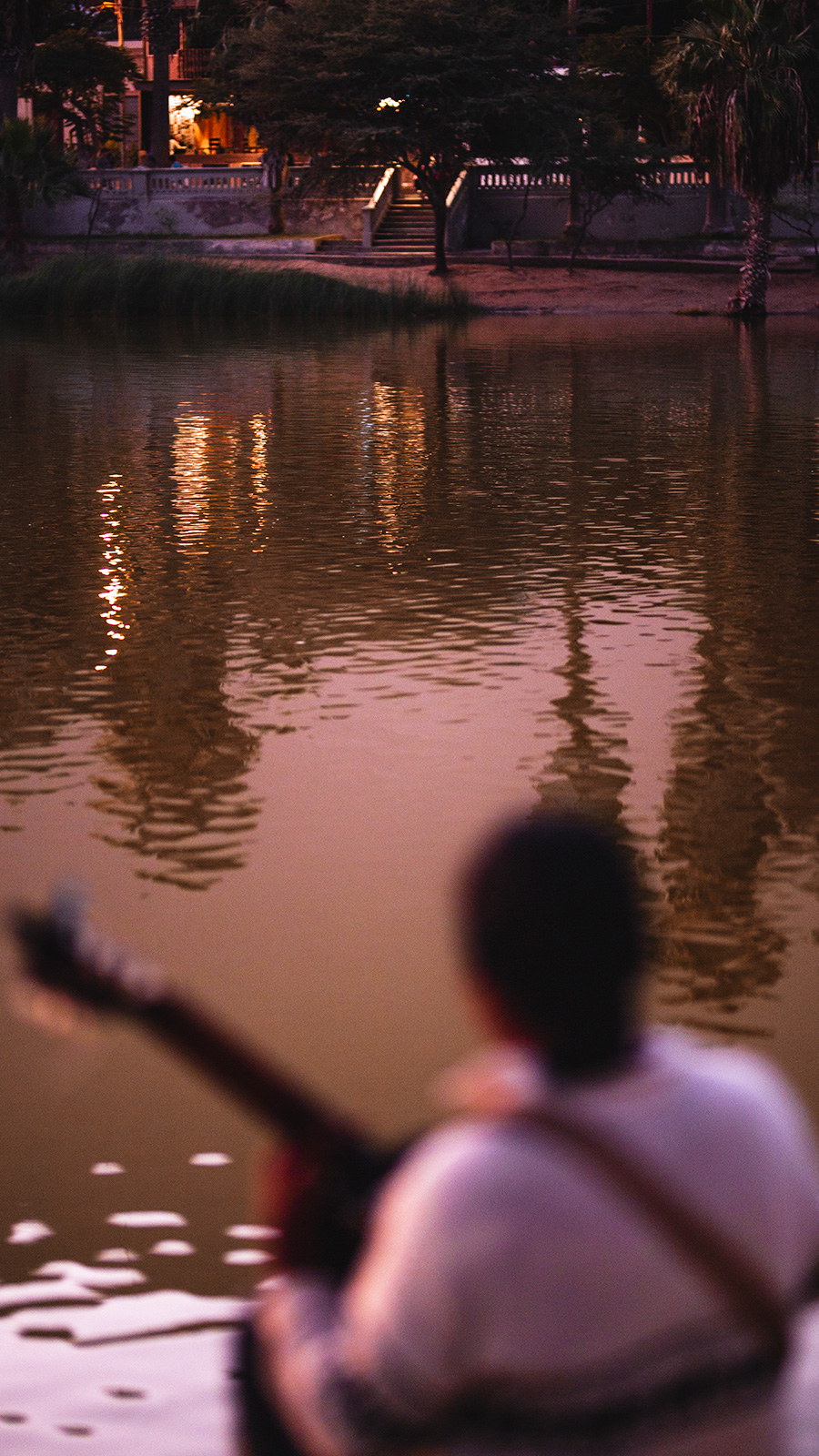 marck reyes artist outdoor portrait photo shoot in huacachina oasis peru photo by lorenna martin