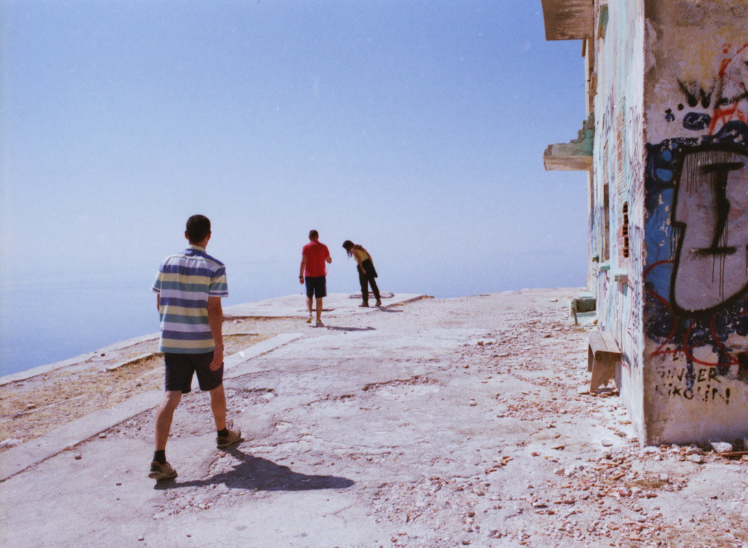 hitchhiking in europe analogic photo by lorenna martin (14)