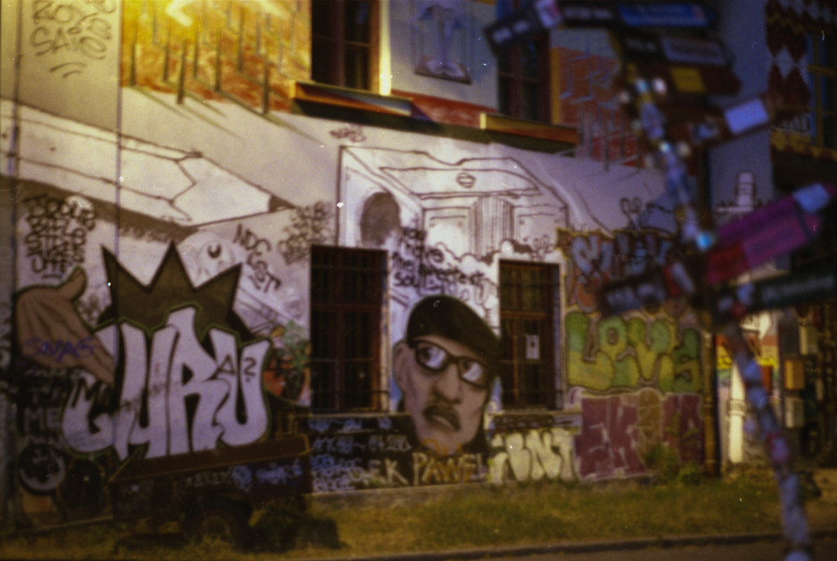 hitchhiking in europe analogic photo by lorenna martin (17)