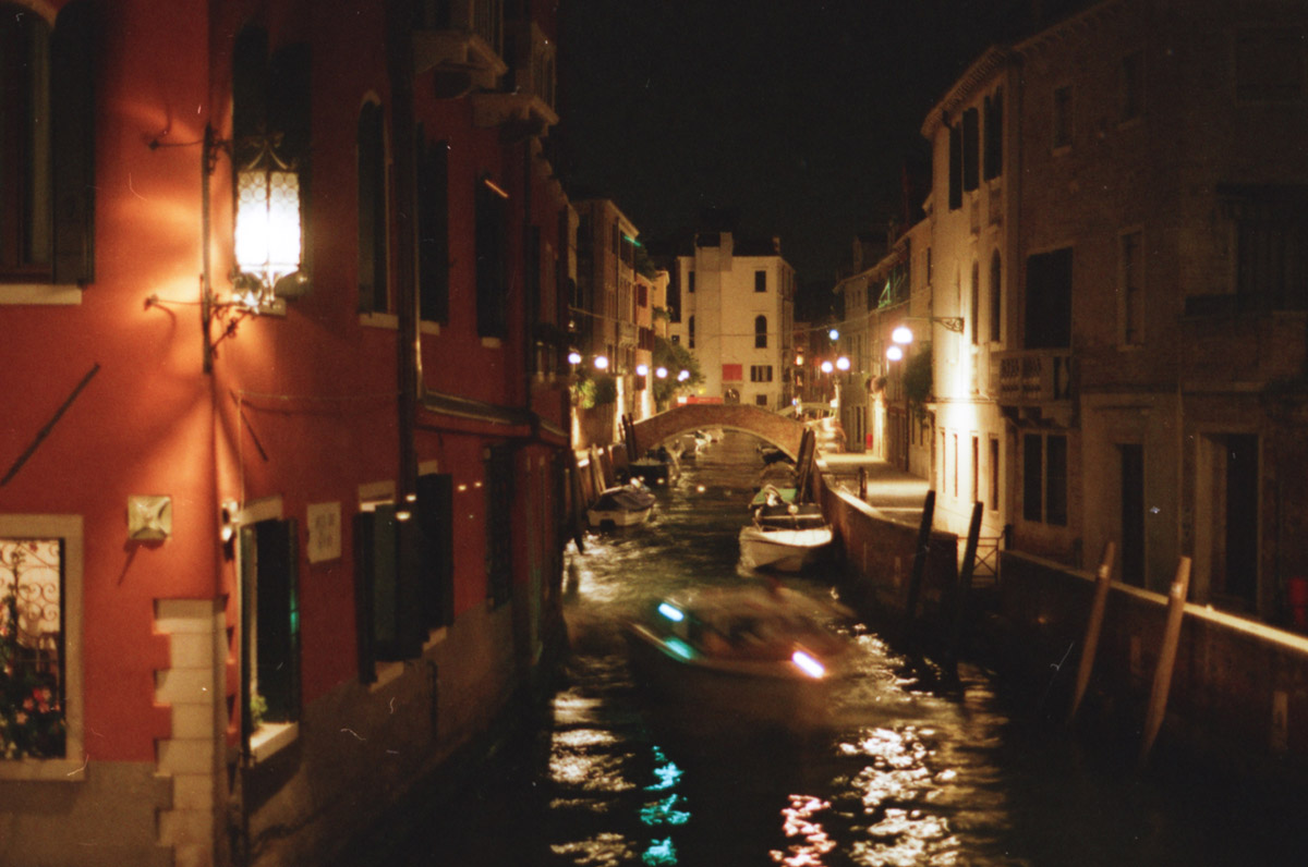 hitchhiking in europe analogic photo by lorenna martin (27)