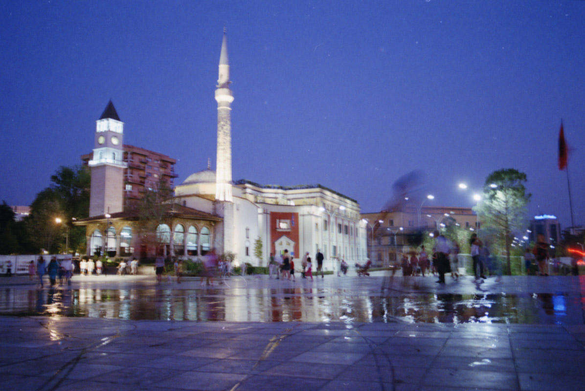 hitchhiking in europe analogic photo by lorenna martin (5)